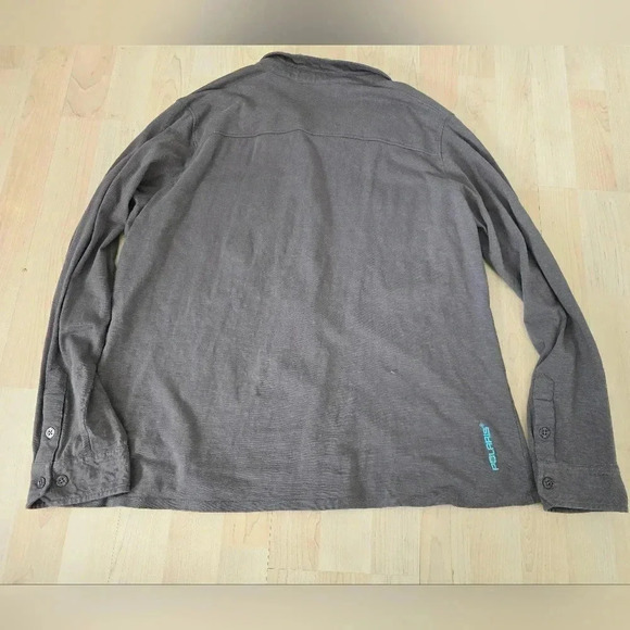 Polaris button down size 2xl - Picture 3 of 8